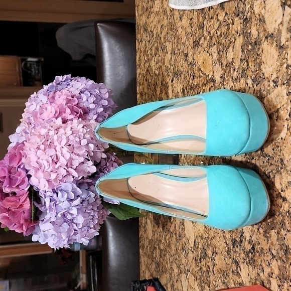 Aqua heels size nine - Picture 1 of 10